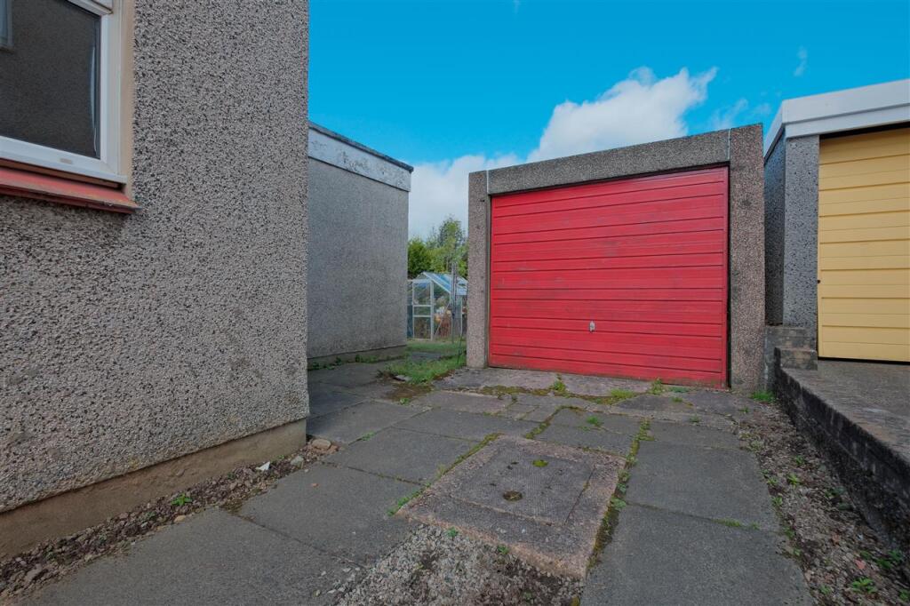 Detached garage