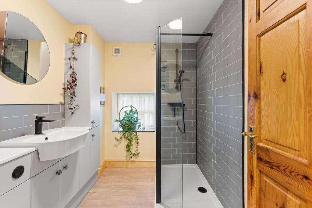 Orchard Cottage - Bathroom