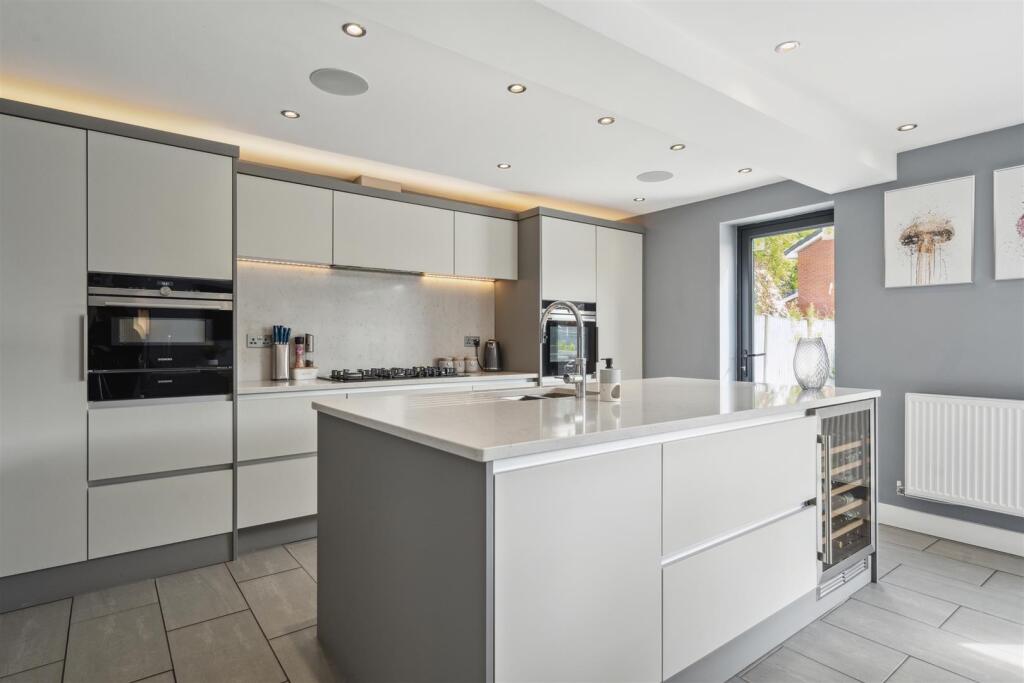 21 Charlesworth Avenue_16.jpg