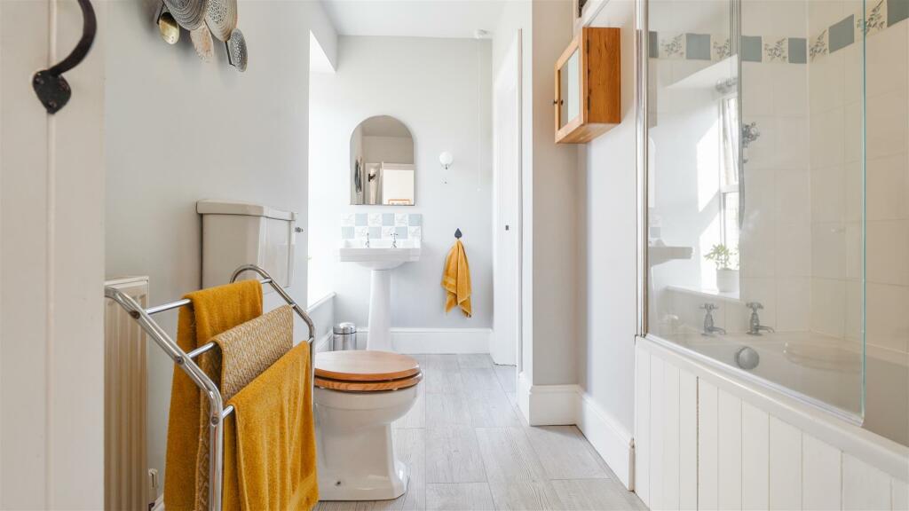JACK &amp; JILL BATHROOM