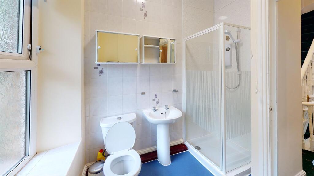 33-Spring-Hill-Road-Bathroom(1).jpg