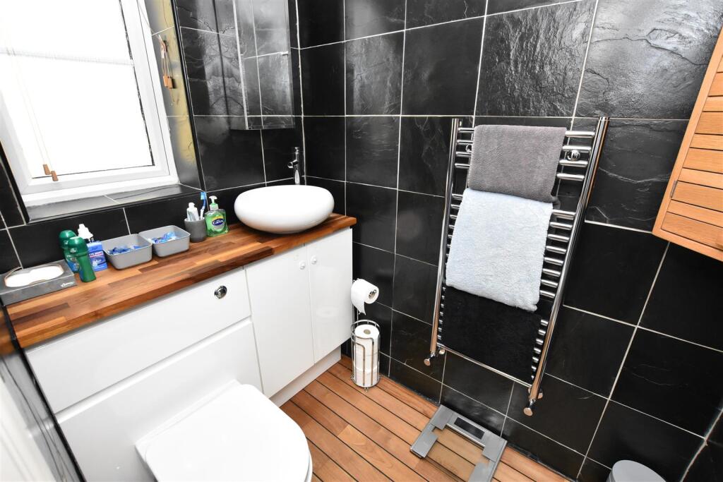 EN SUITE