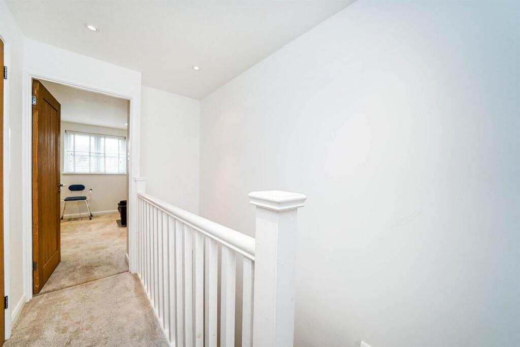 21 Ashingdon Close-4_web.jpg