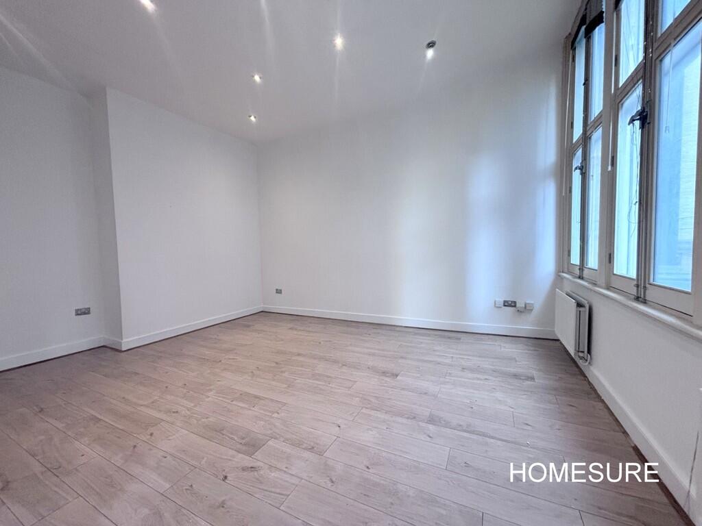 1 Fowlers - Loung...