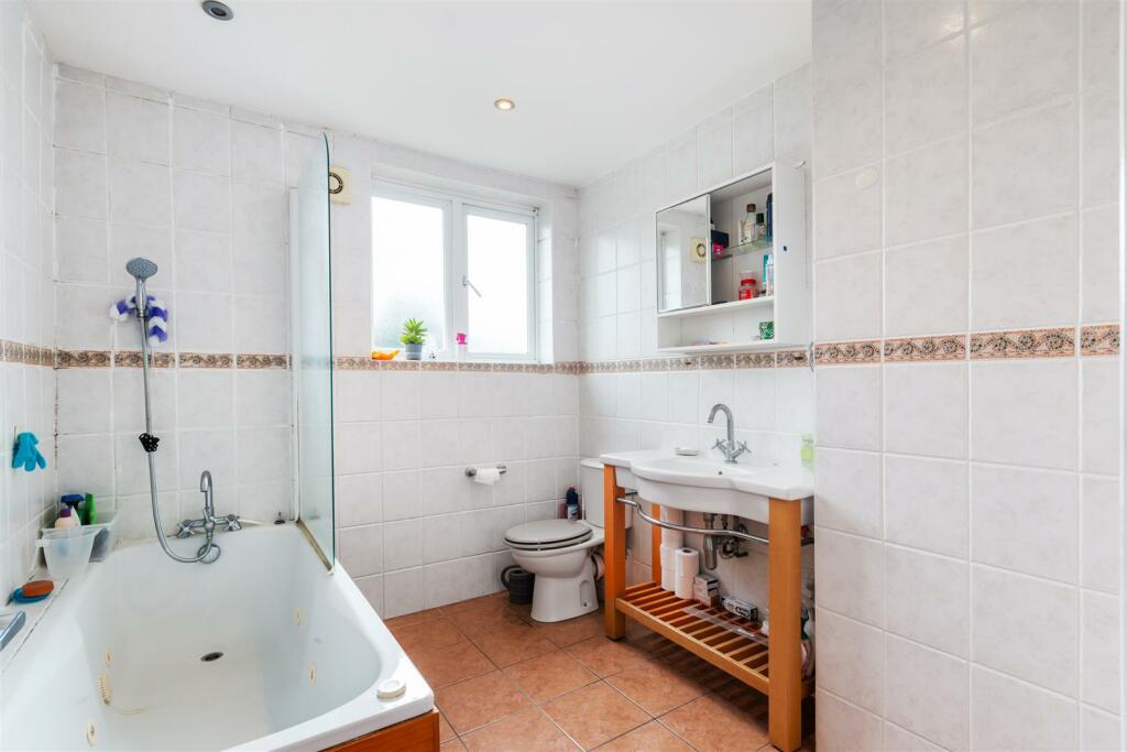 Shaldon Drive Ph14 (7).jpg