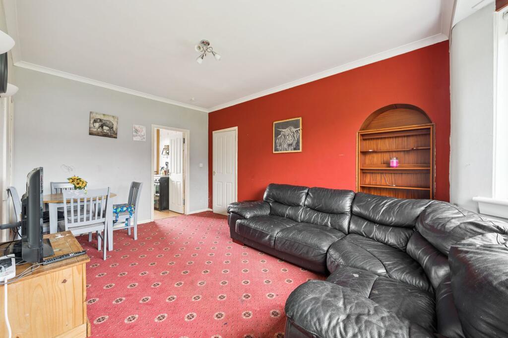 Lounge / Dining Area