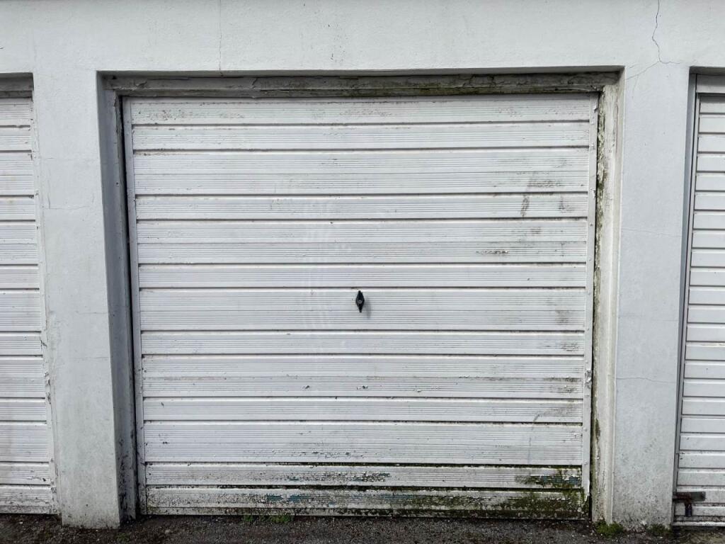 Garage_exterior_pic_