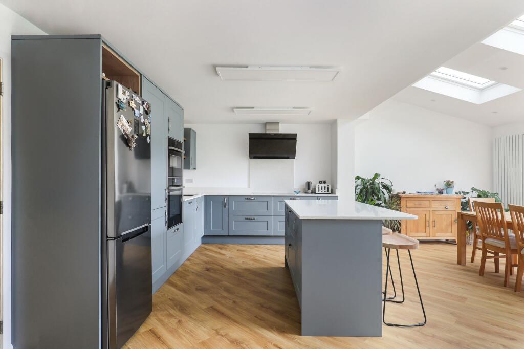 Kitchen/ Dining Room