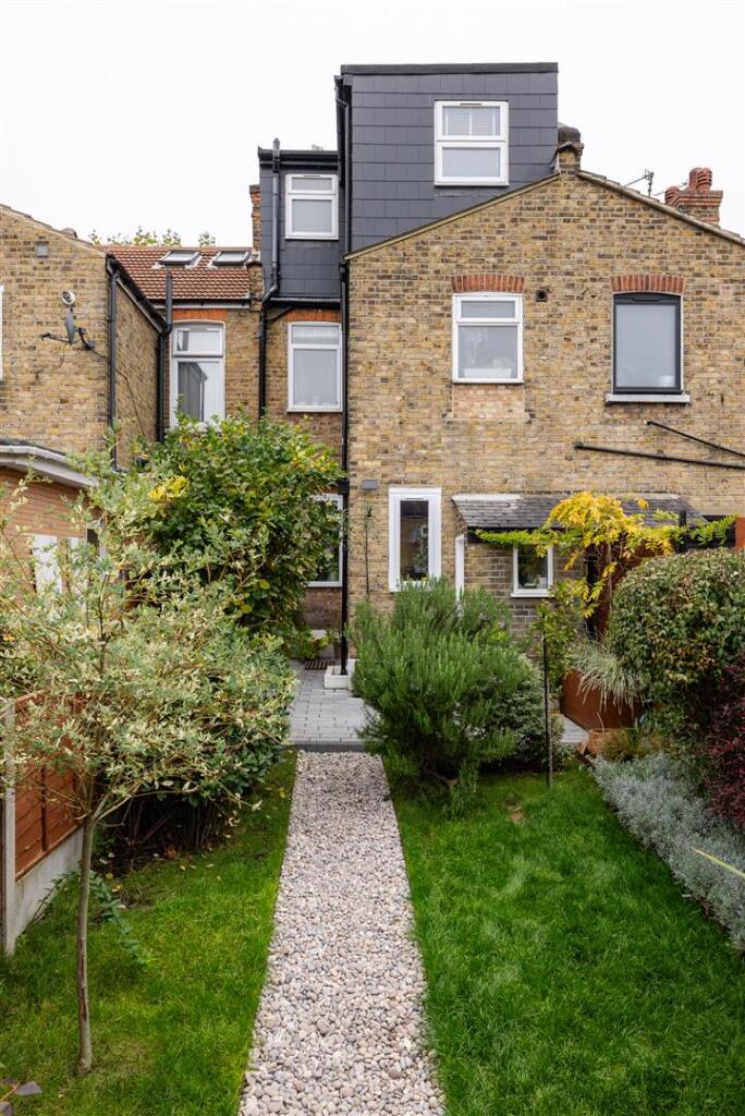 Mafeking Avenue E6