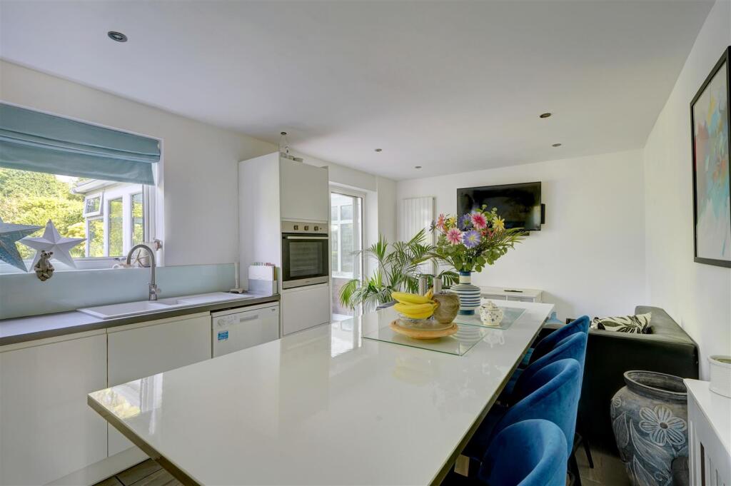 7 The Avenue (6).jpg