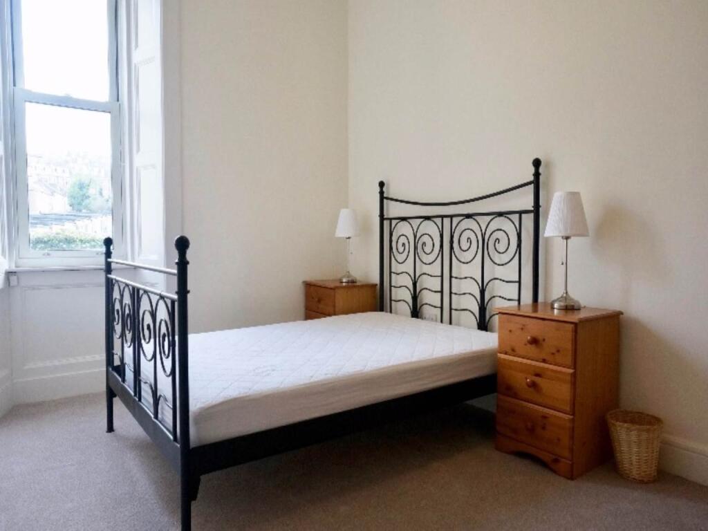 33 Comely bed 2
