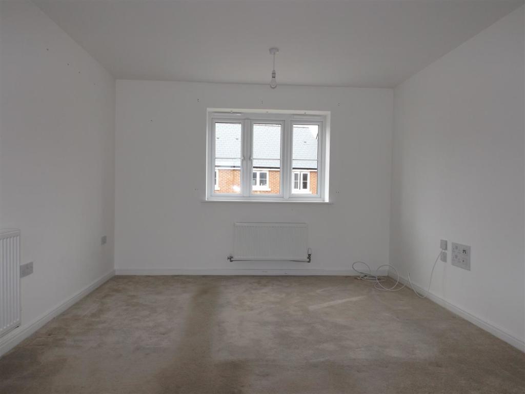 Living room pic 2.JPG