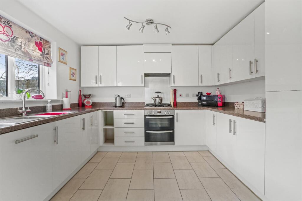 KITCHEN/BREAKFAST ROOM