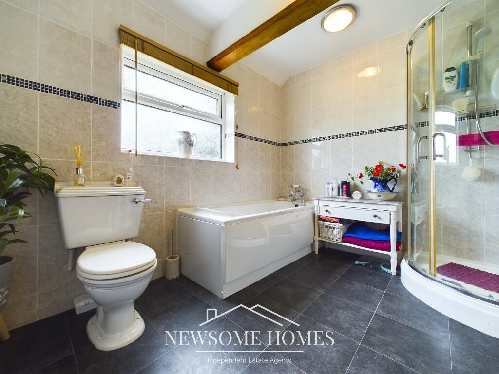 Bath/ Shower Room