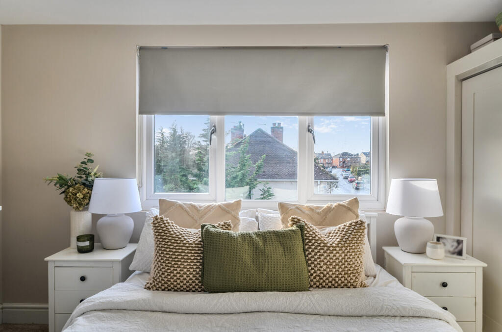 1383984-9-692431d...