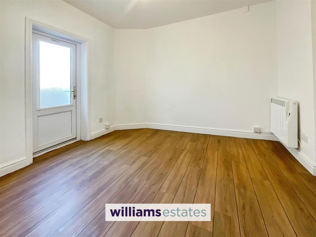 Sitting Room/ Bedroom 4