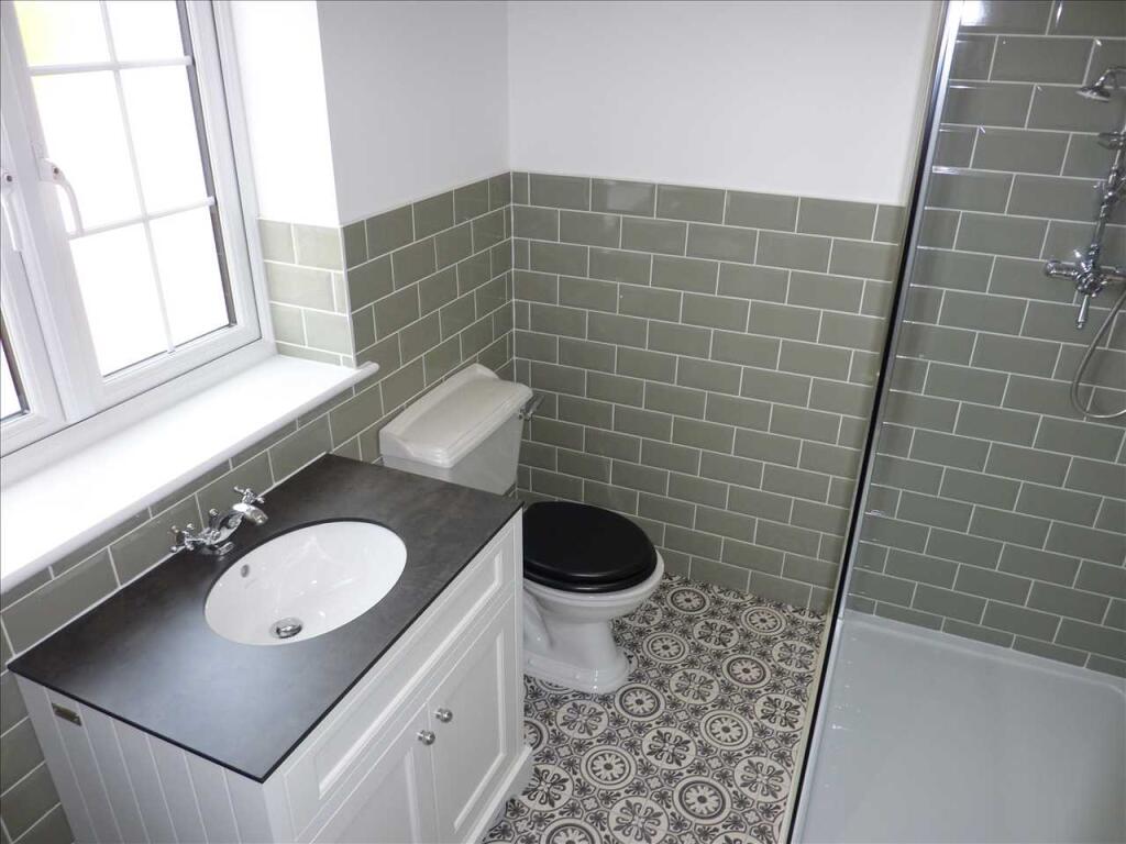 ENSUITE SHOWER ROOM