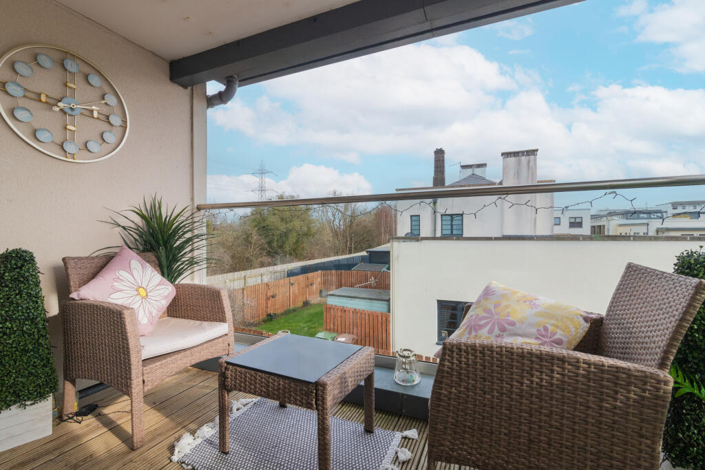 19 Accord avenue Paisley  PA2 7DN 3L-24