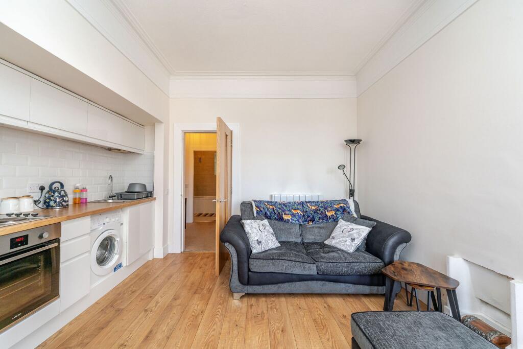Lounge/Kitchen