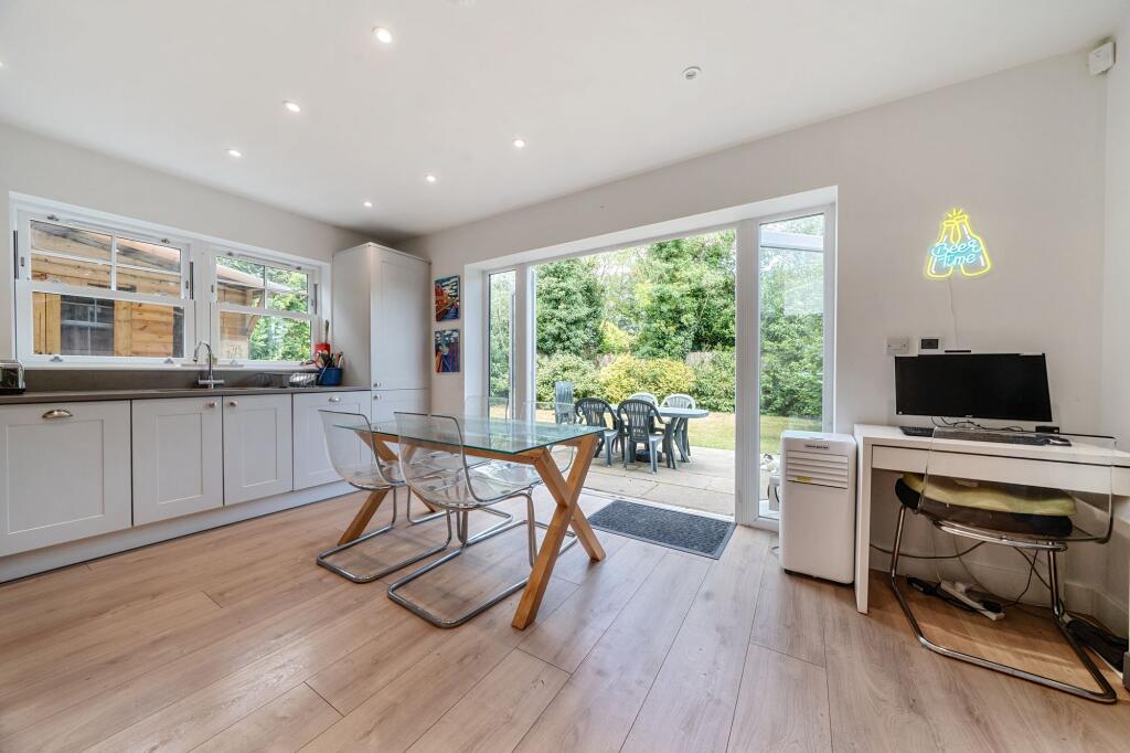 Kitchen/ Dining Room