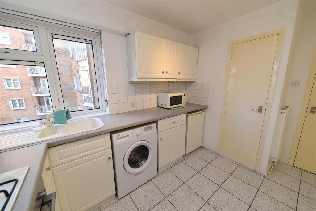 kitchen2.JPG