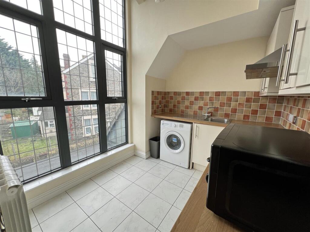 7 - Block of Flats for Auction, St George.jpg
