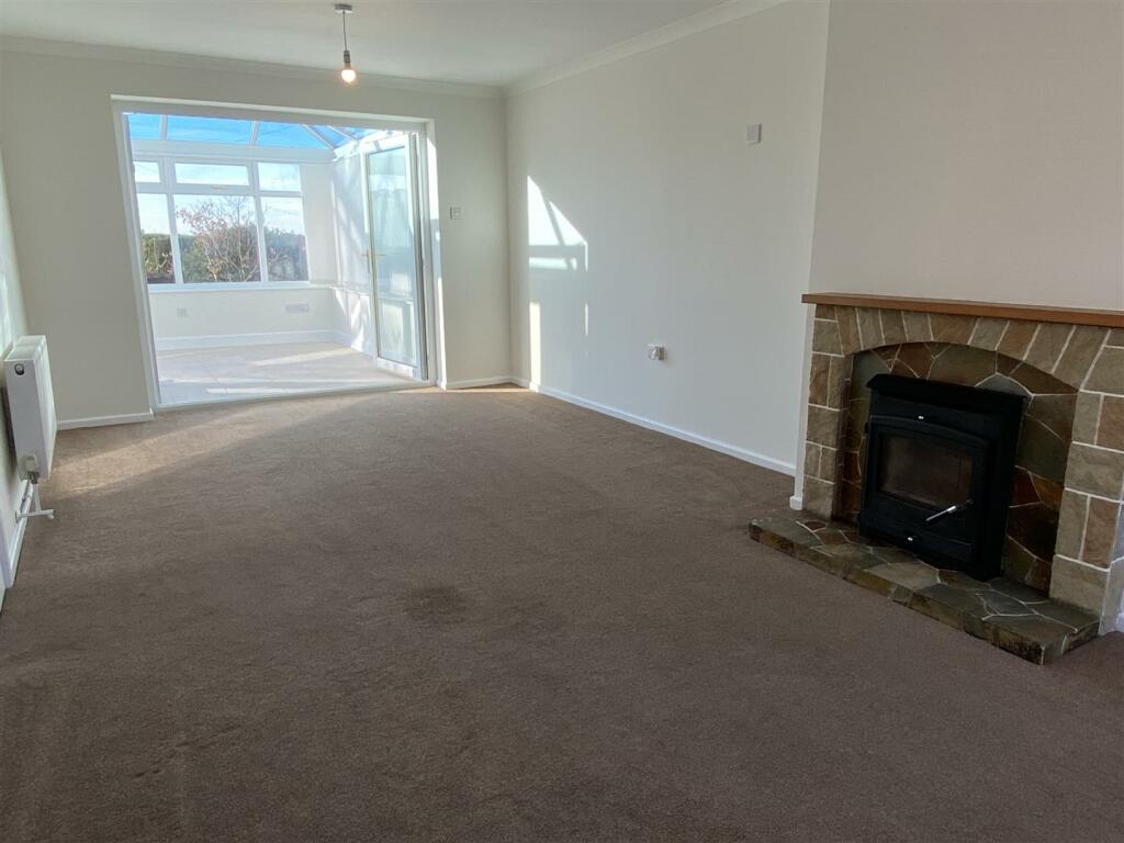 Spacious Lounge/Diner