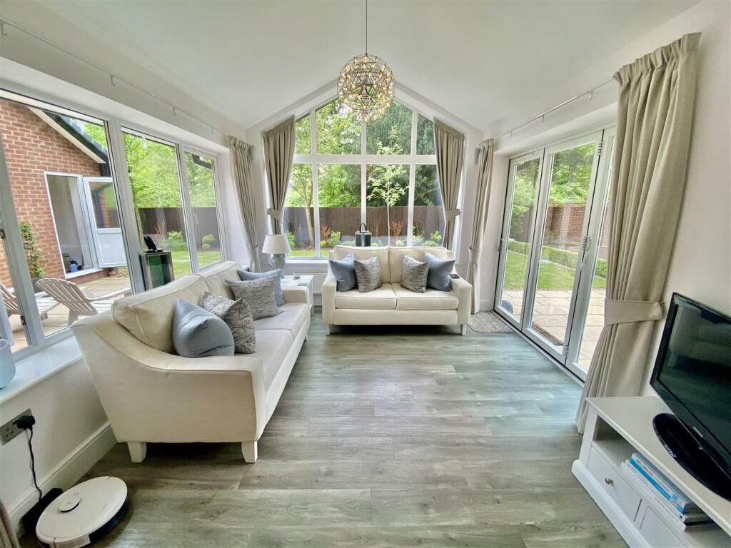 GARDEN ROOM