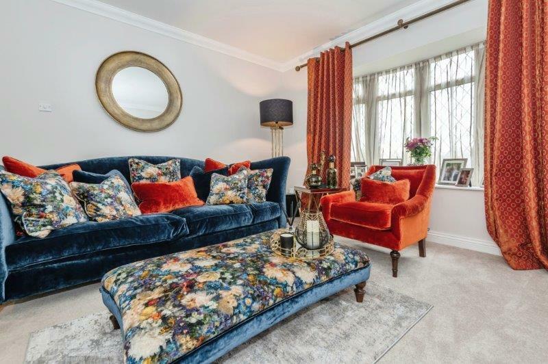 DINING/SITTING ROOM