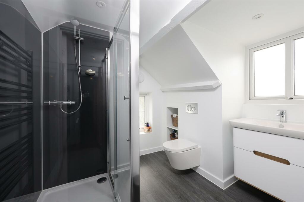 Owners En-suite.JPG