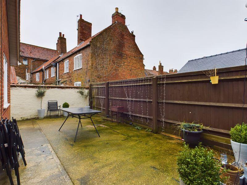 Rear courtyard garden