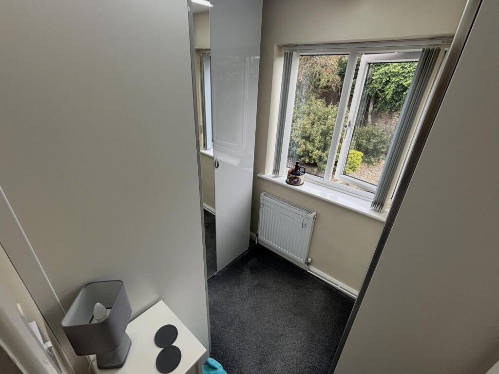 kingsford walk in wardrobe.jpg