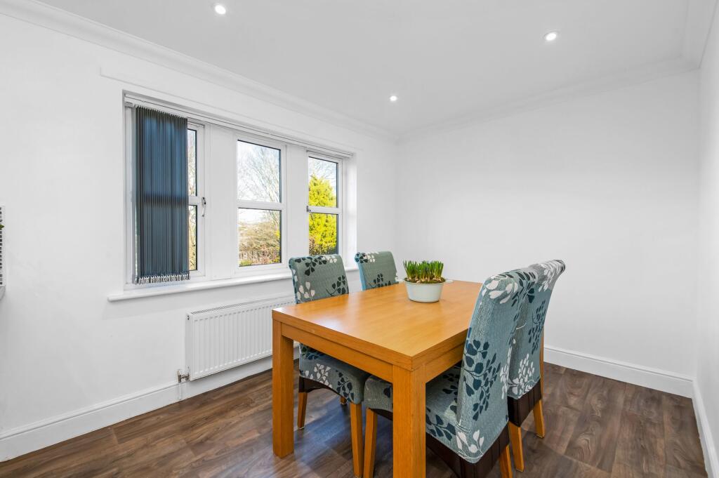 OPEN-PLAN DINING KITCHEN
