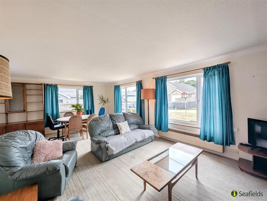 Sitting/Dining room