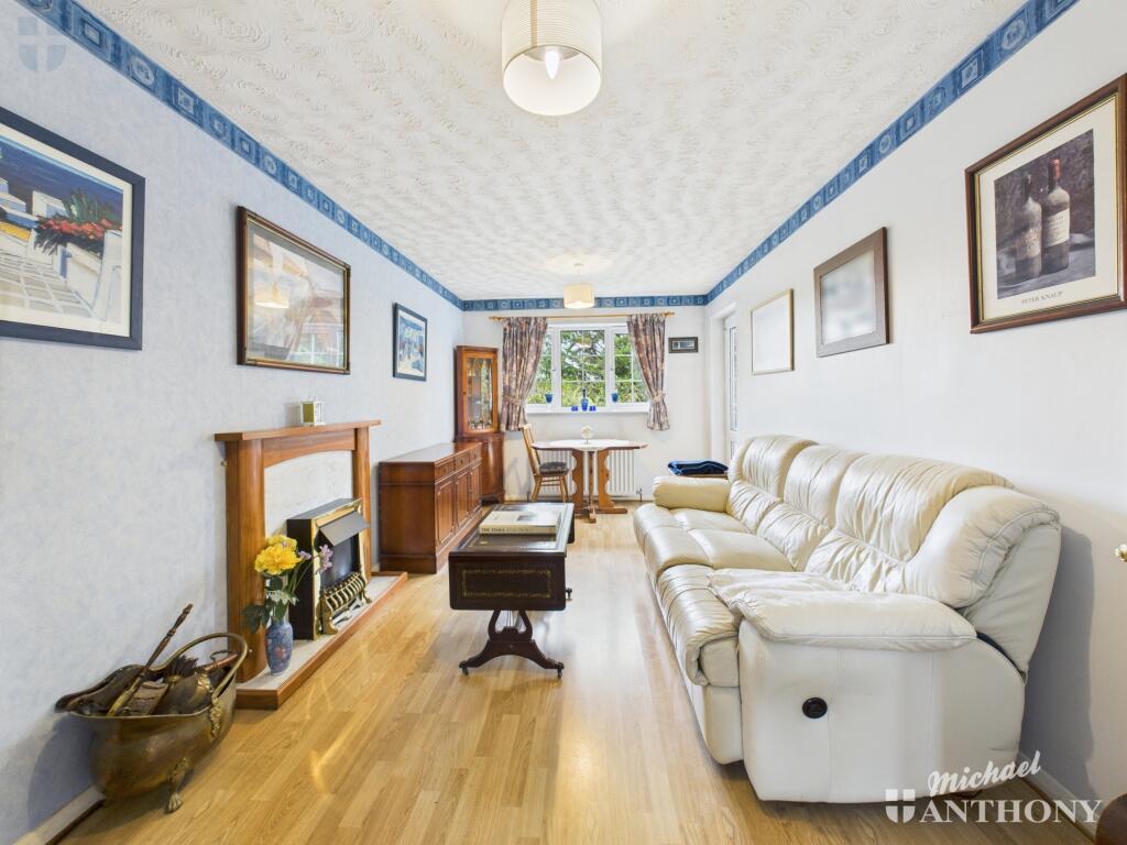 CAM03852G0-PR0377-STILL012