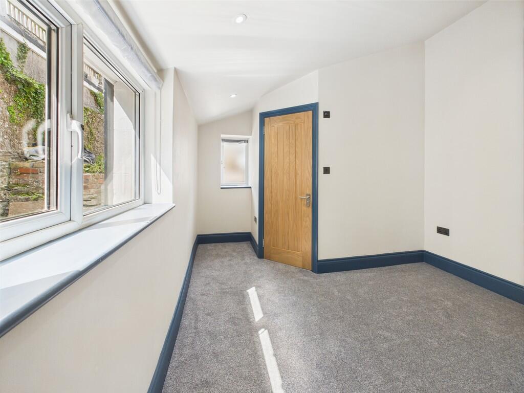 CAM03974G0-PR0143...