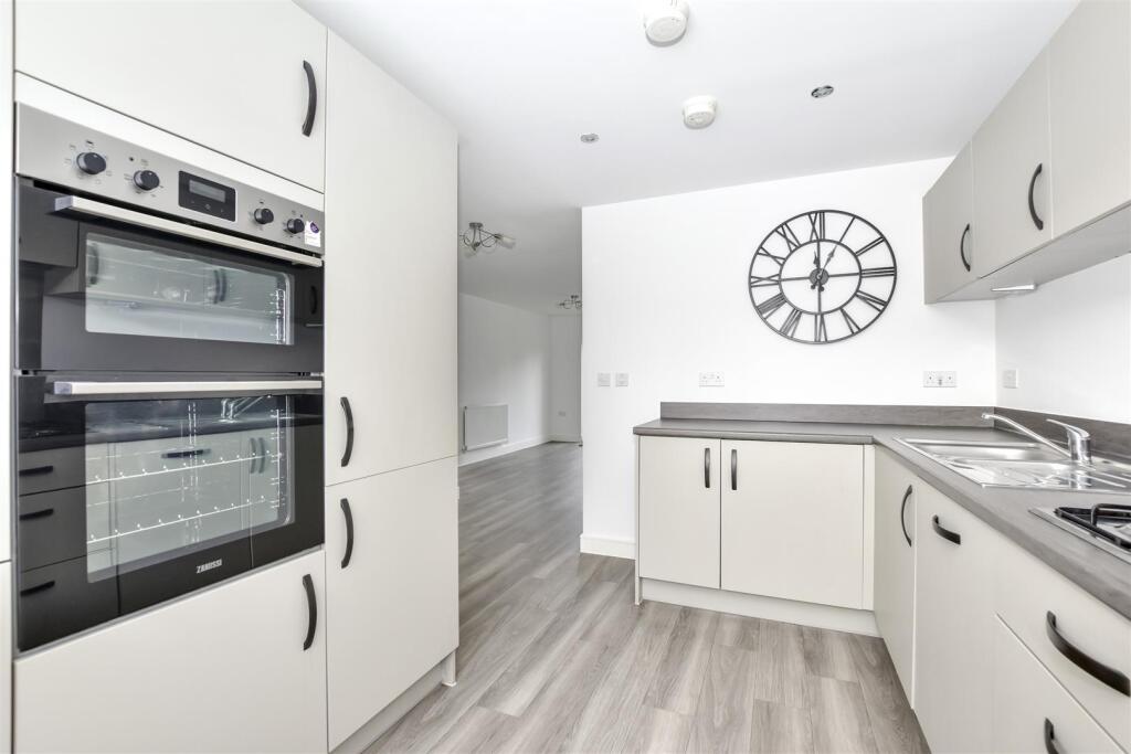 kitchen 1.jpg