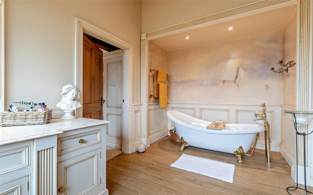 Bed 1 En Suite