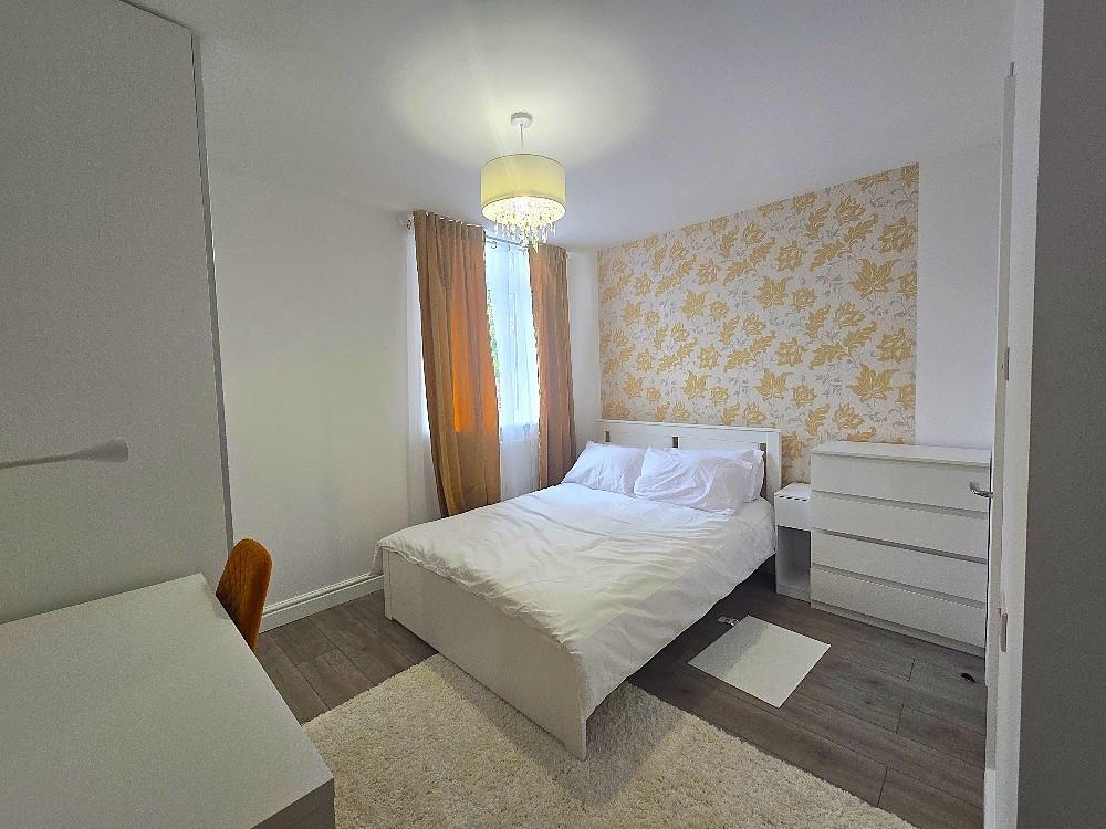 Lansdowne Street, Hillfields - Double Bedroom &amp; En