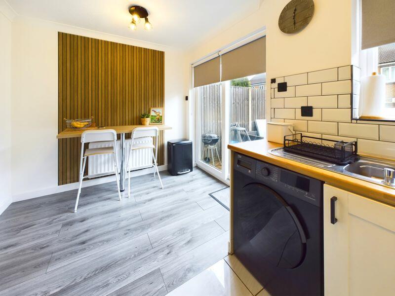 KITCHEN/BREAKFAST ROOM