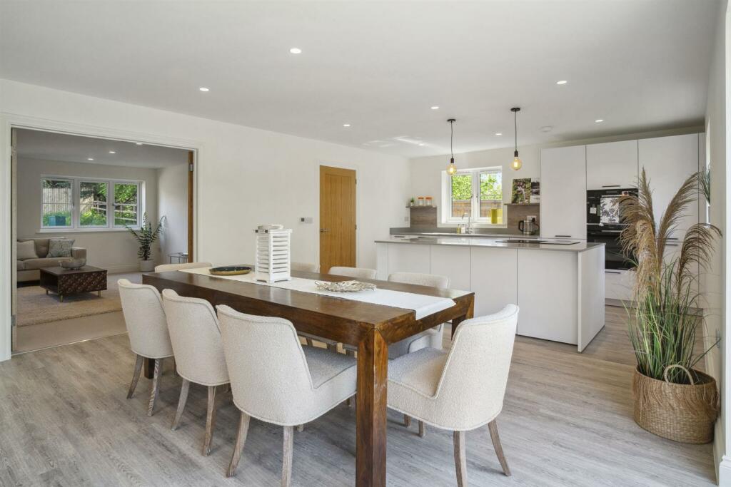69764 4_5 Farm Court (12)_low.jpg