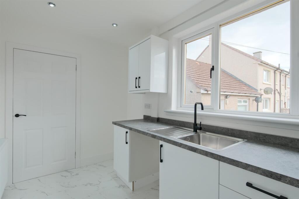 024-1 Innellin Crescent, Shotts ML4 4DB.jpg