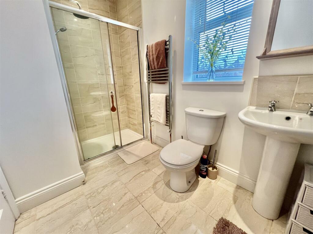 BATHROOM/WC