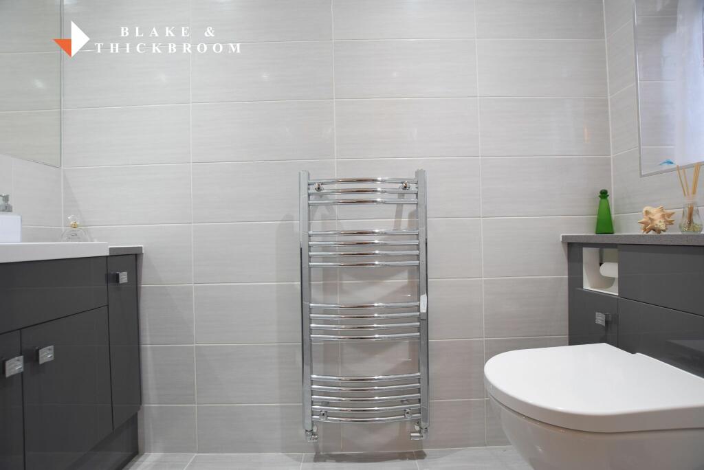 EN SUITE CLOAKROOM