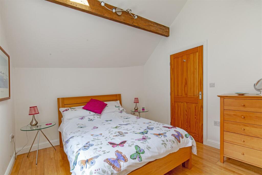 Cottage-Bedroom 1-2.jpg