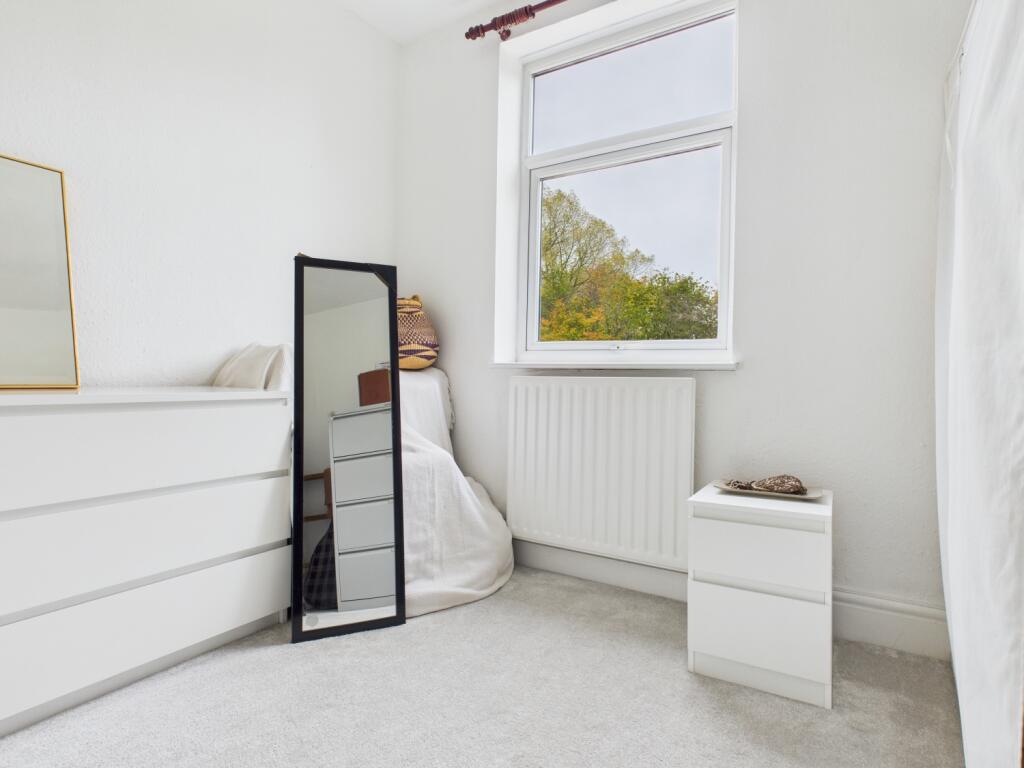 CAM03729G0-PR0166-STILL026