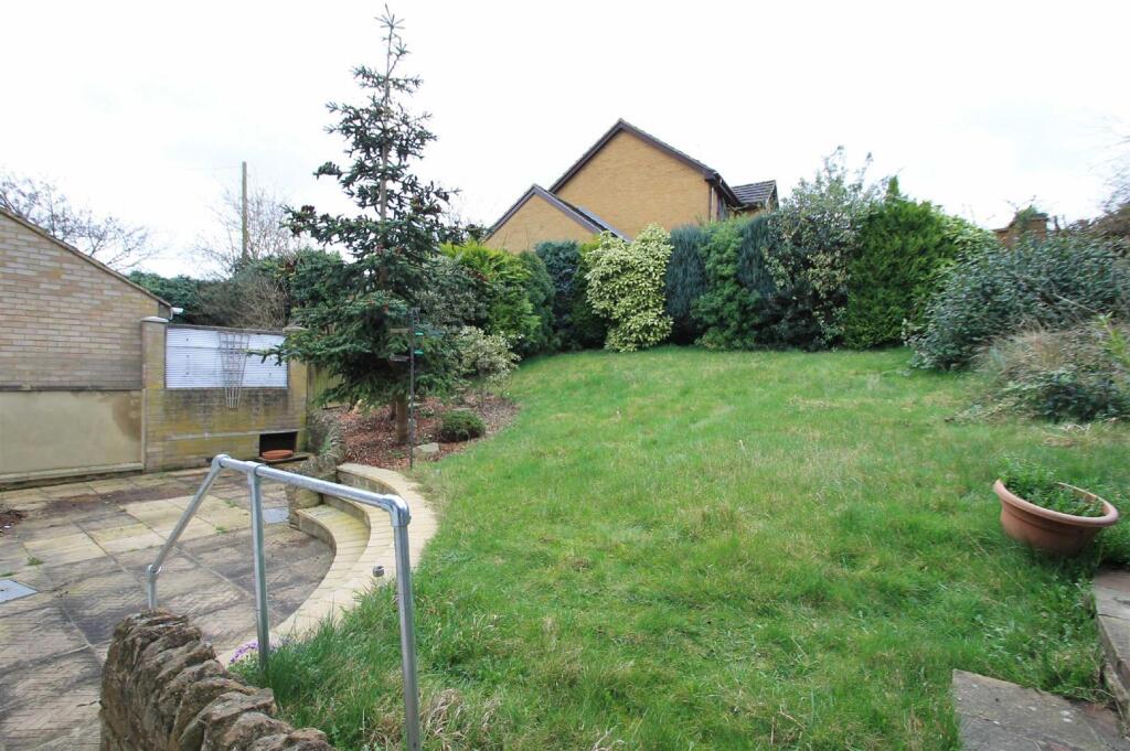 128 High Street South rear garden.jpg