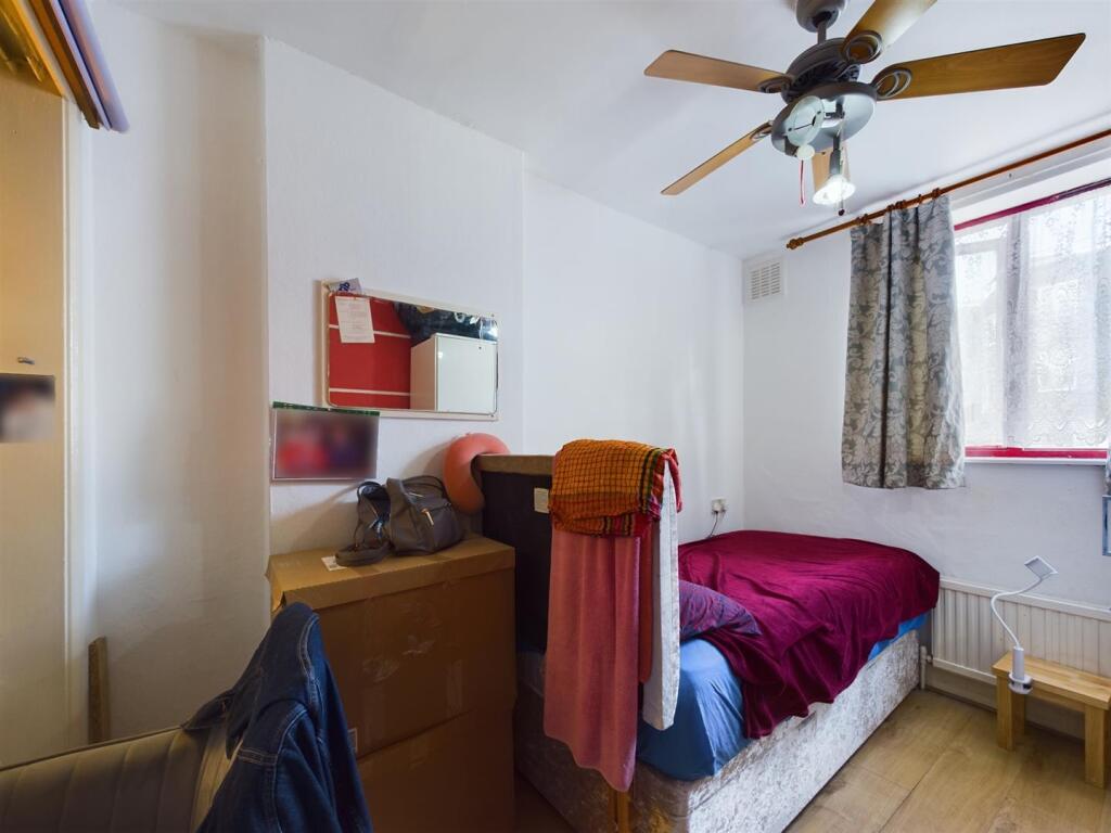 CAM01358G0-PR0037-STILL024.jpg