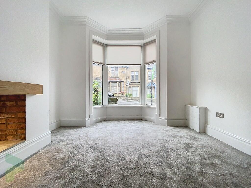 Sitting Room Bay ...