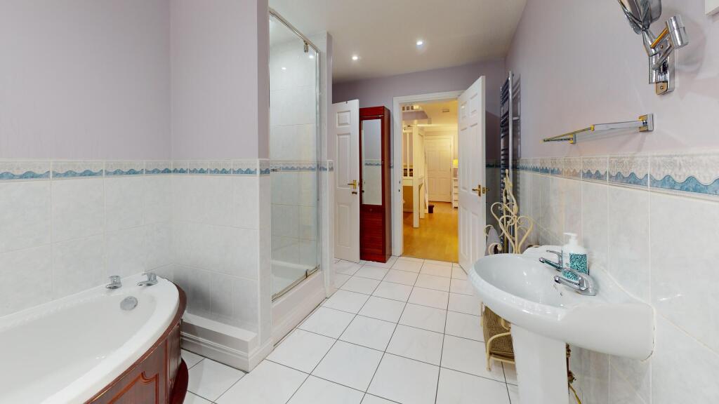 The-Beeches-55a-Curly-Hill-Bathroom